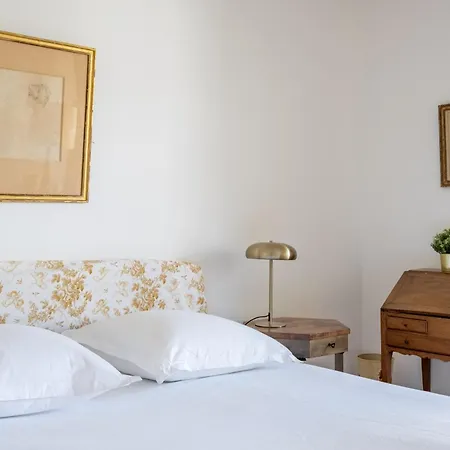 Apartment Veeve - Refined Retro