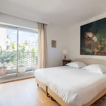 Veeve - Refined Retro * Neuilly-sur-Seine