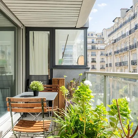 Veeve - Refined Retro Apartment Neuilly-sur-Seine